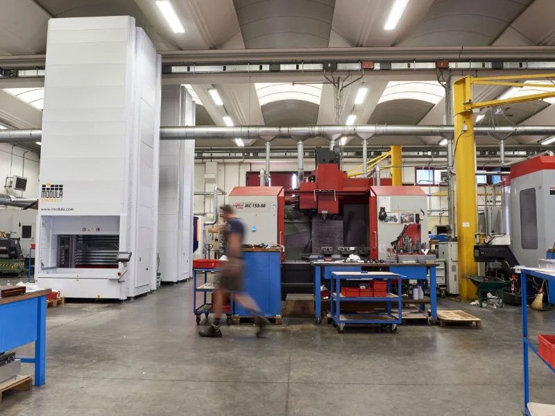 magazzini-modula-verticali-per-stoccaggio-componenti-metallici