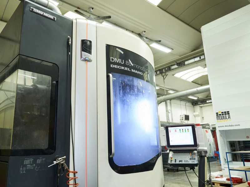 magazzino-per-componenti-metalliche-lavorate-su-misura