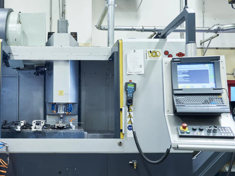 officina-meccanica-di-precisione-lavorazione-alluminio-acciaio